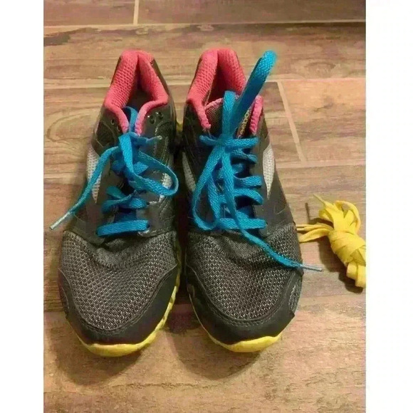 RETIRED REEBOK Sneaker - Picture 2 of 6